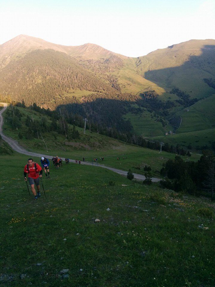 Tras la cresta del amanecer